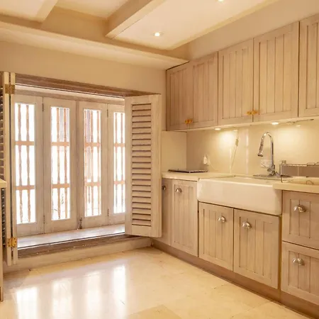 Fantastic House With Amazing Pool In *